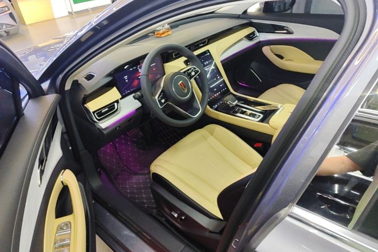 Used Hongqi H5 2025 2.0T Automatic Flag Edition – 500 000 Units Commemorative Version Driver Seat