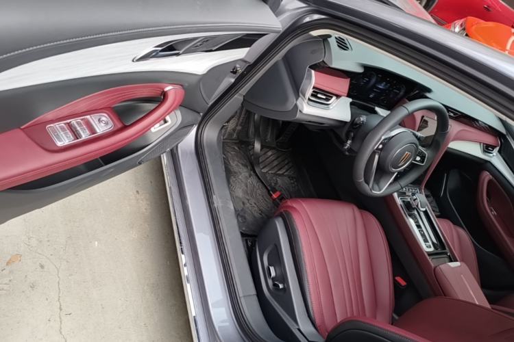 Used Hongqi H5 2025 2.0T Automatic Flag Edition – 500 000 Units Commemorative Version Driver Seat