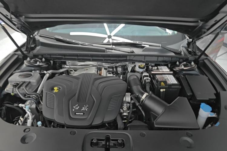 Used Hongqi H5 2025 2.0T Automatic Flag Edition – 500 000 Units Commemorative Version Engine Bay