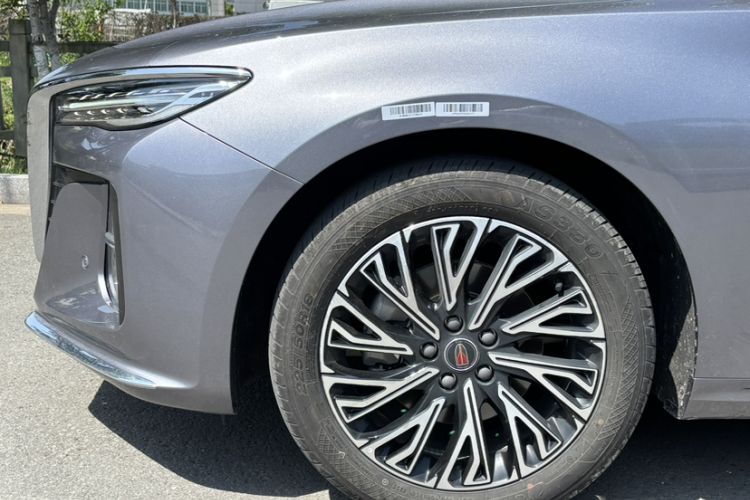 Used Hongqi H5 2025 2.0T Automatic Flag Edition – 500 000 Units Commemorative Version Exterior 1