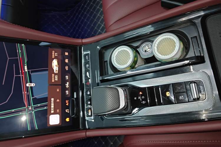 Used Hongqi H5 2025 2.0T Automatic Flag Edition – 500 000 Units Commemorative Version Gear Lever