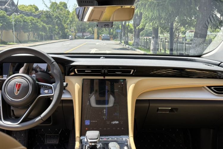 Used Hongqi H5 2025 2.0T Automatic Flag Edition – 500 000 Units Commemorative Version Interior 3