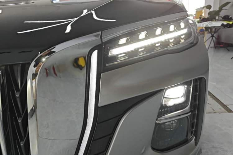 Used Hongqi H5 2025 2.0T Automatic Flag Edition – 500 000 Units Commemorative Version Left Front Headlight