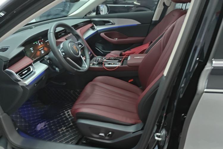 Used Hongqi H5 2025 2.0T Automatic Flag Edition – 500 000 Units Commemorative Version Left Front Seat