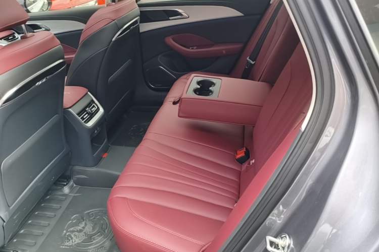 Used Hongqi H5 2025 2.0T Automatic Flag Edition – 500 000 Units Commemorative Version Left Rear Seat