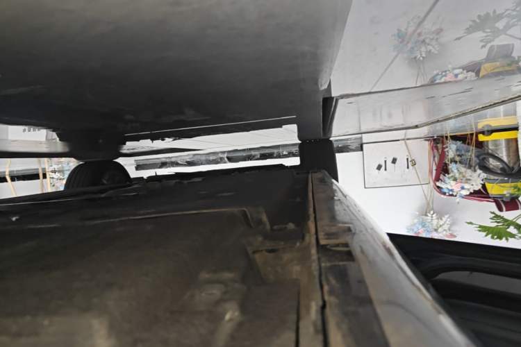 Used Hongqi H5 2025 2.0T Automatic Flag Edition – 500 000 Units Commemorative Version Left Side Sill