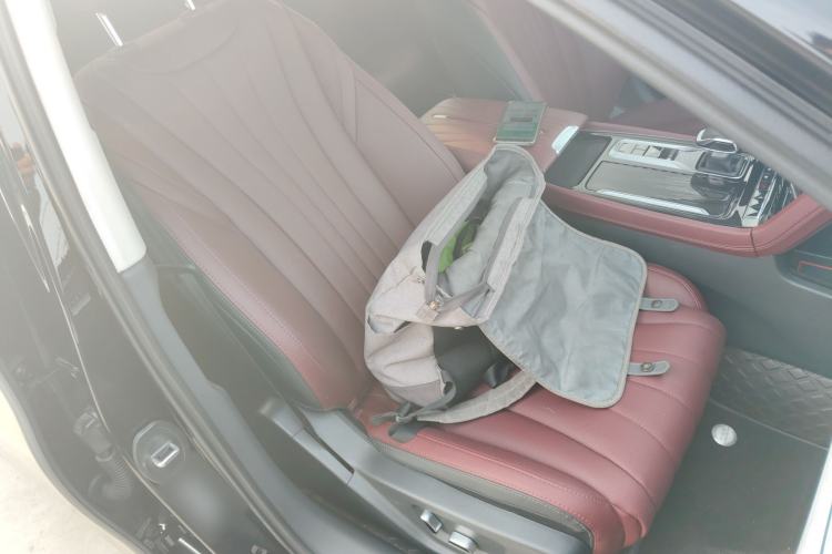 Used Hongqi H5 2025 1.5T DCT Qiyun 500 000th Unit Commemorative Edition Right Front Seat