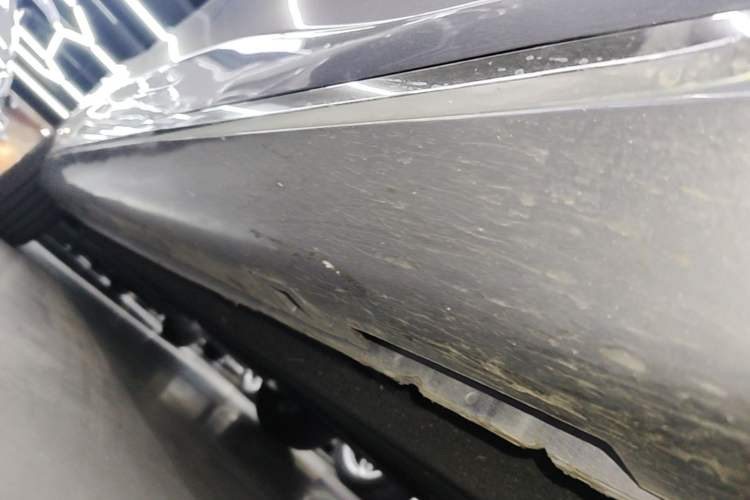 Used Hongqi H5 2025 2.0T Automatic Flag Edition – 500 000 Units Commemorative Version Right Side Sill