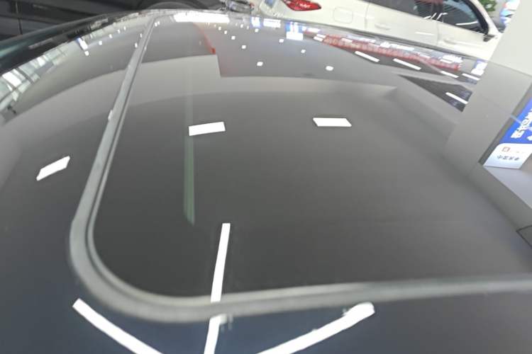 Used Hongqi H5 2025 2.0T Automatic Flag Edition – 500 000 Units Commemorative Version Roof