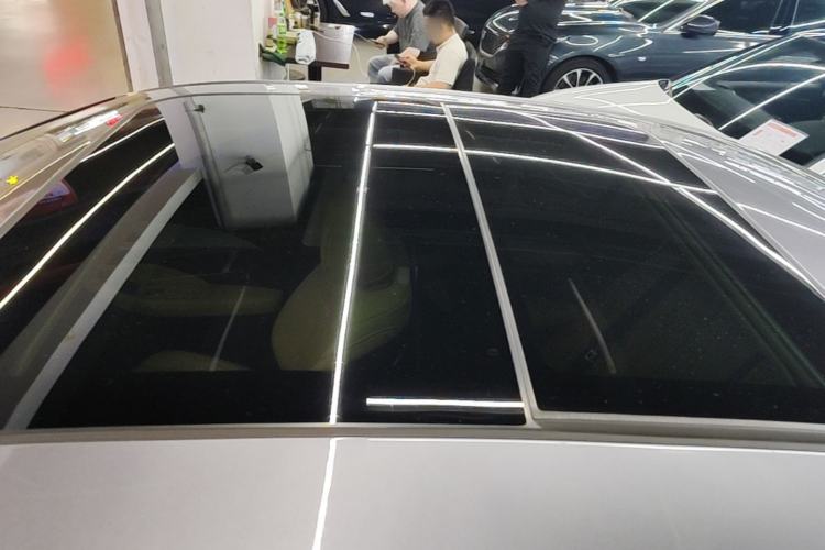 Used Hongqi H5 2025 2.0T Automatic Flag Edition – 500 000 Units Commemorative Version Roof