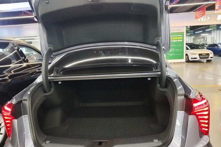 Used Hongqi H5 2025 2.0T Automatic Flag Edition – 500 000 Units Commemorative Version Trunk