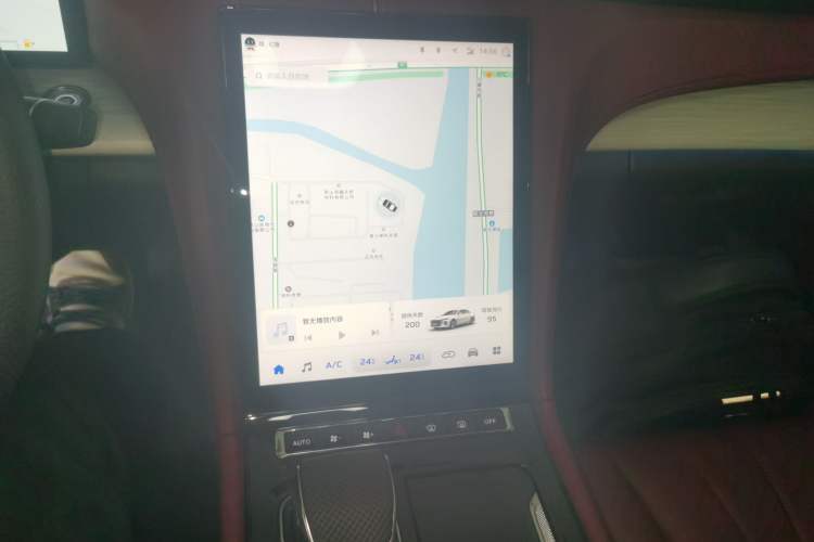 Used Hongqi H5 2025 2.0T Automatic Flag Edition – 500 000 Units Commemorative Version Audio And AC Panel