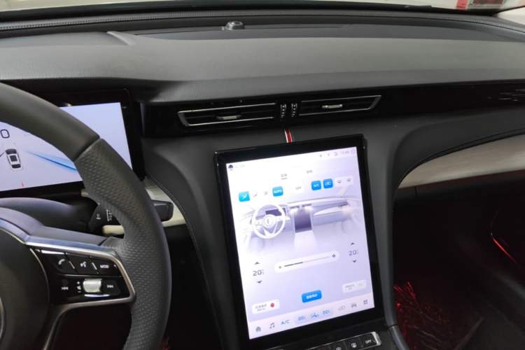 Used Hongqi H5 2025 2.0T Automatic Flag Edition – 500 000 Units Commemorative Version Audio And AC Panel