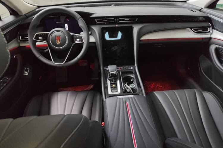 Used Hongqi H5 2025 2.0T Automatic Flag Edition – 500 000 Units Commemorative Version Center Console