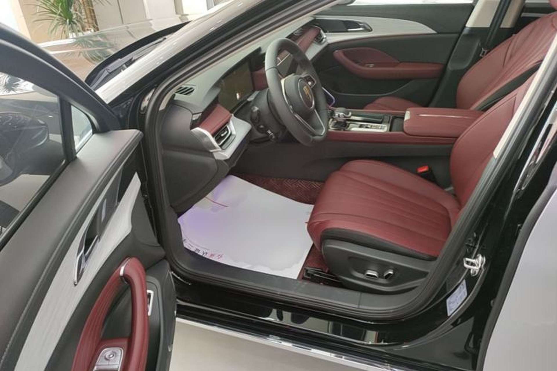 Used Hongqi H5 2025 2.0T Automatic Flag Edition – 500 000 Units Commemorative Version Driver Seat