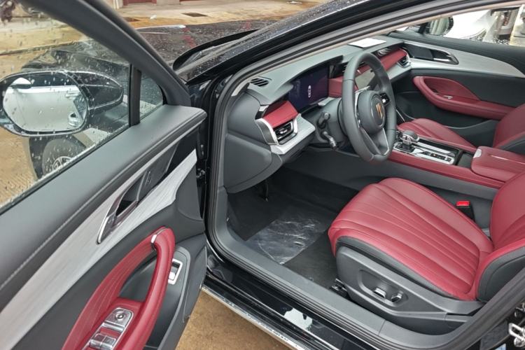 Used Hongqi H5 2025 2.0T Automatic Flag Edition – 500 000 Units Commemorative Version Driver Seat