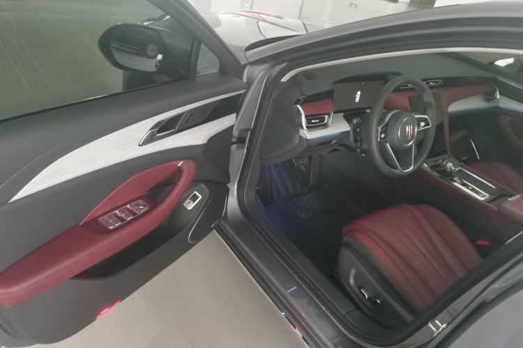 Used Hongqi H5 2025 2.0T Automatic Flag Edition – 500 000 Units Commemorative Version Driver Seat