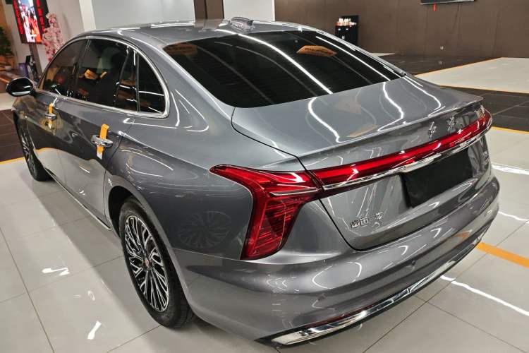 Used Hongqi H5 2025 2.0T Automatic Flag Edition – 500 000 Units Commemorative Version Exterior 2