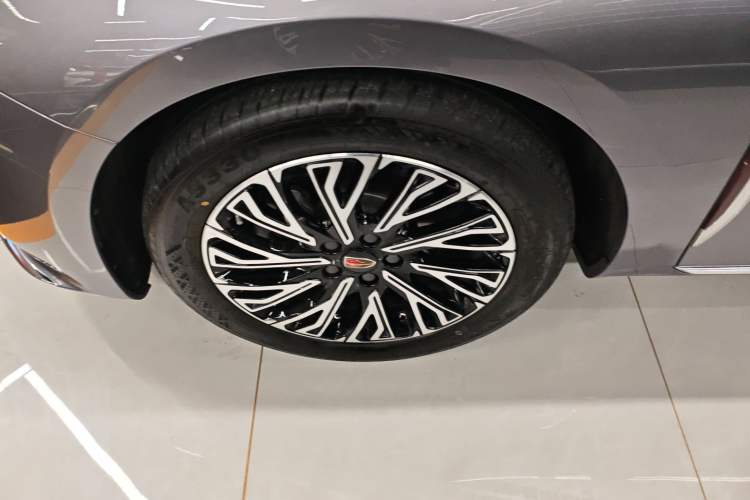 Used Hongqi H5 2025 2.0T Automatic Flag Edition – 500 000 Units Commemorative Version Exterior 4