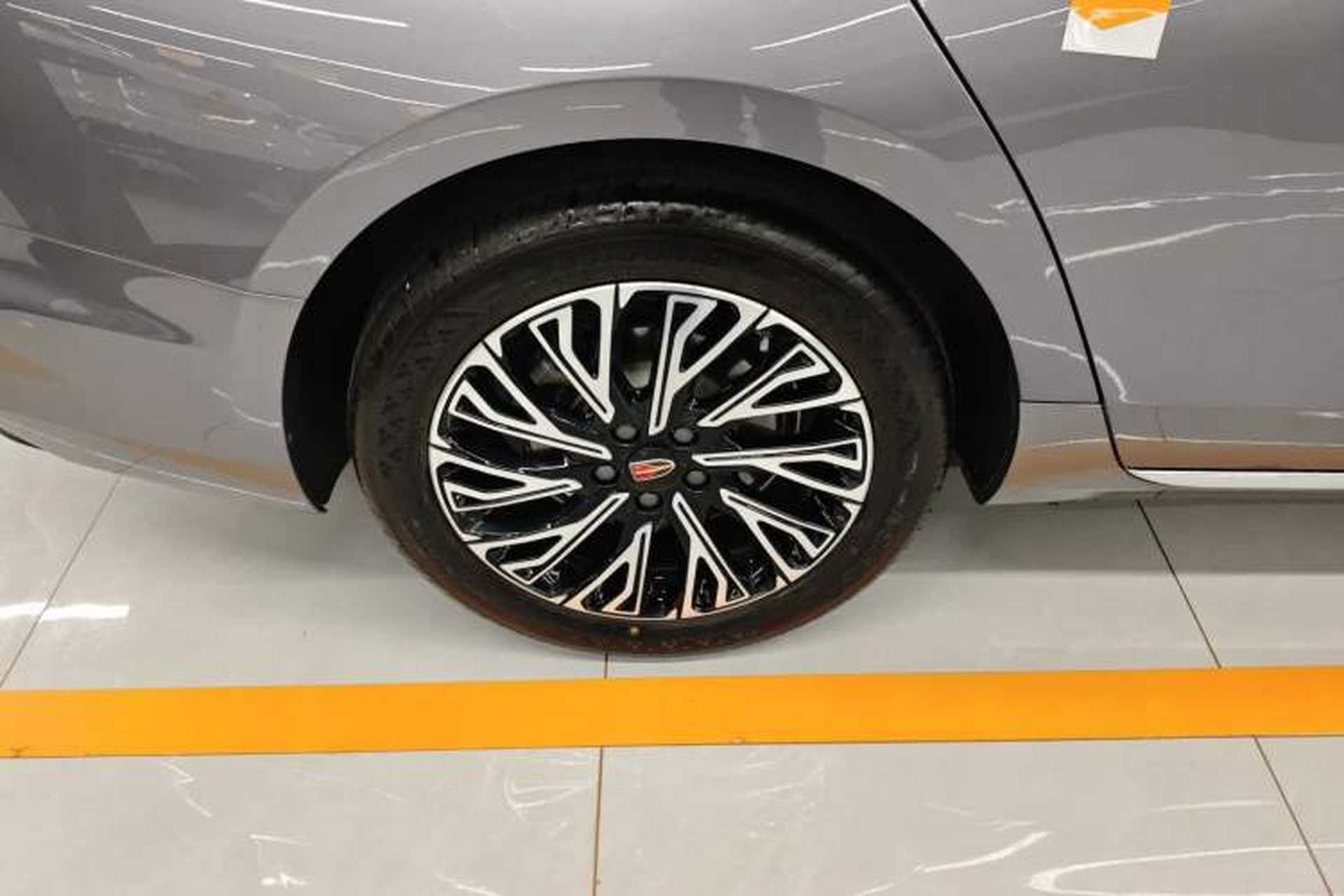 Used Hongqi H5 2025 2.0T Automatic Flag Edition – 500 000 Units Commemorative Version Exterior 5