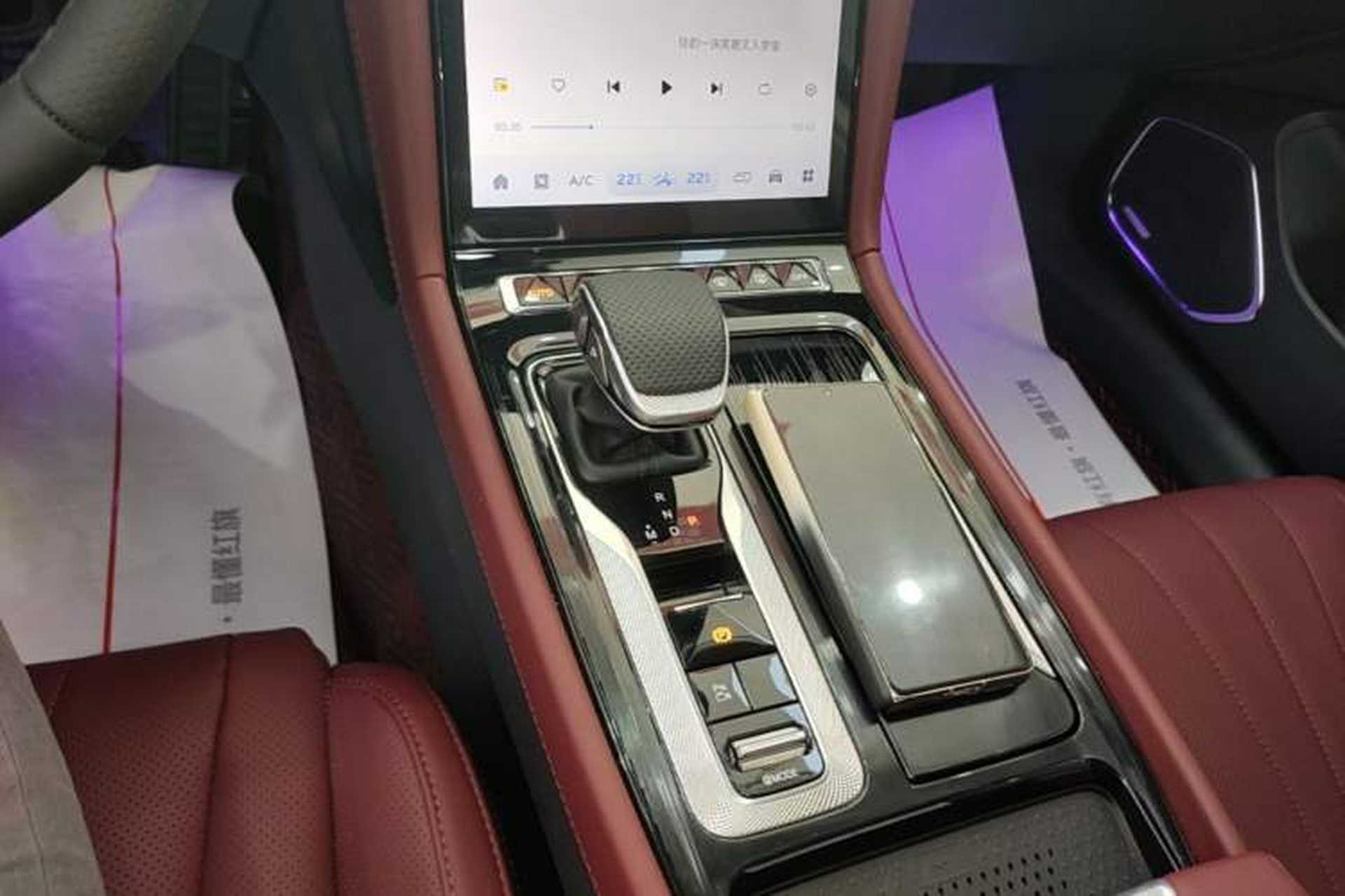 Used Hongqi H5 2025 2.0T Automatic Flag Edition – 500 000 Units Commemorative Version Gear Lever