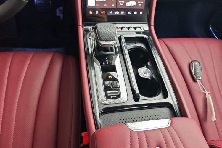 Used Hongqi H5 2025 2.0T Automatic Flag Edition – 500 000 Units Commemorative Version Gear Lever