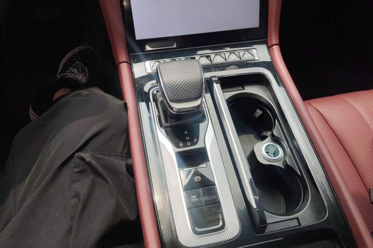 Used Hongqi H5 2025 1.5T DCT Qiyun 500 000th Unit Commemorative Edition Gear Lever