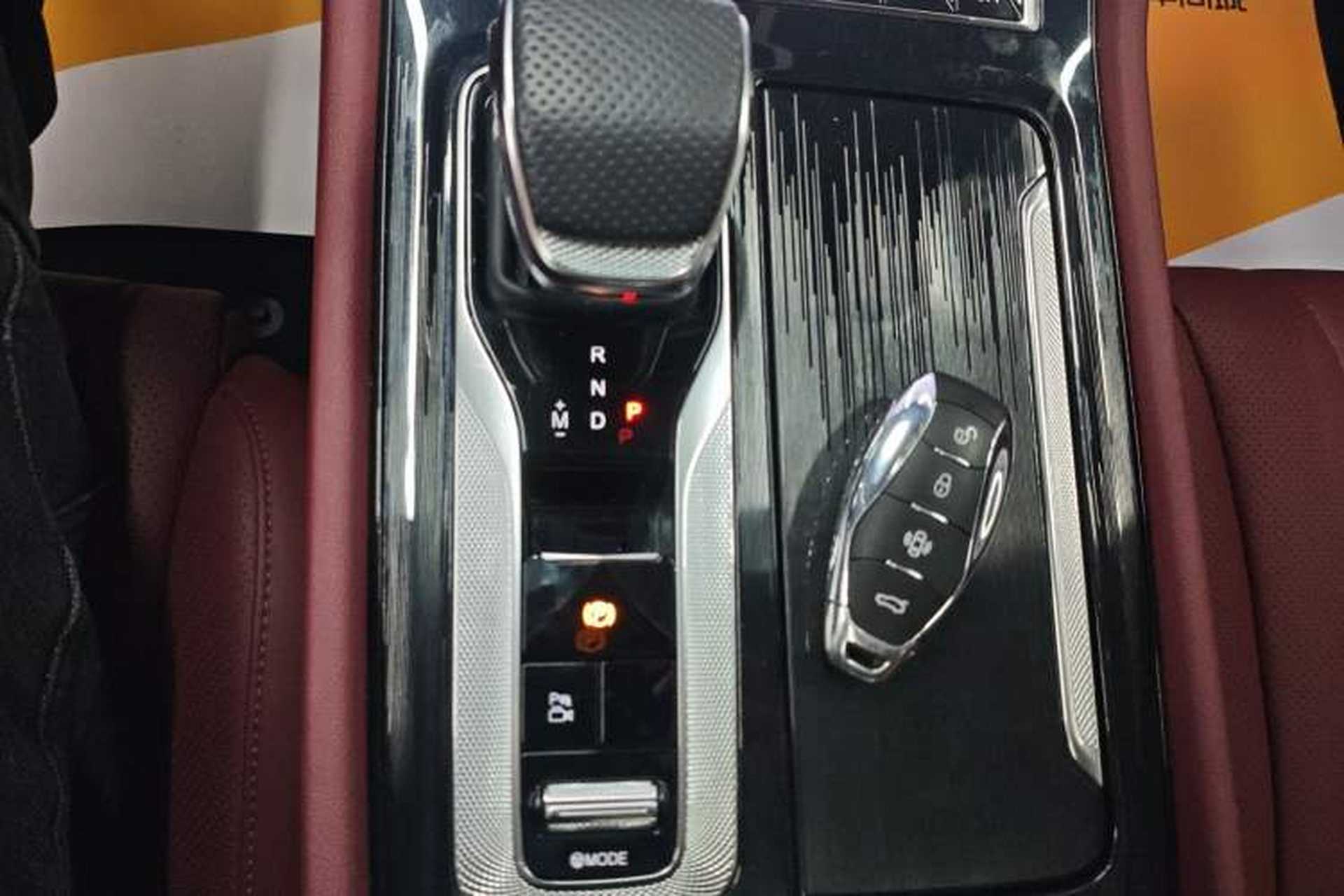 Used Hongqi H5 2025 2.0T Automatic Flag Edition – 500 000 Units Commemorative Version Gear Lever