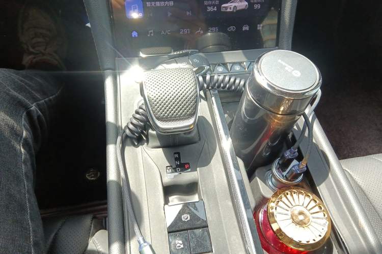 Used Hongqi H5 2025 1.5T DCT Qiyun 500 000th Unit Commemorative Edition Gear Lever