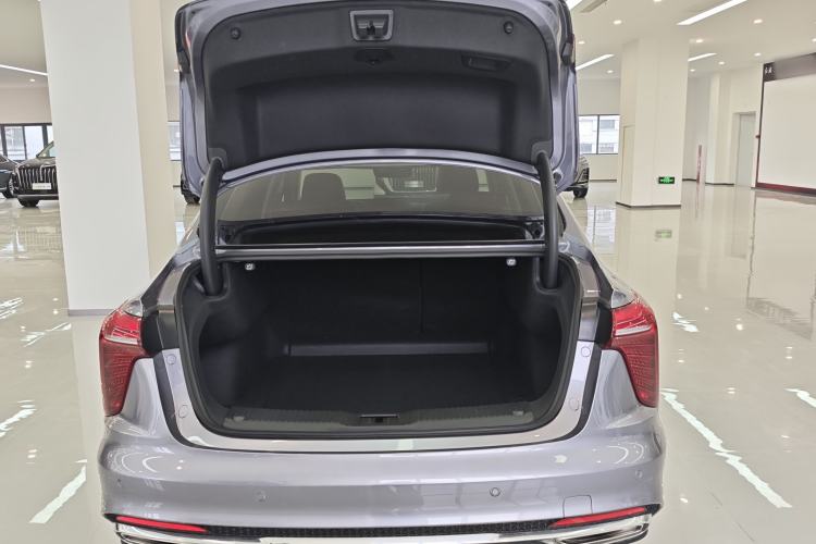 Used Hongqi H5 2025 2.0T Automatic Flag Edition – 500 000 Units Commemorative Version Interior 5