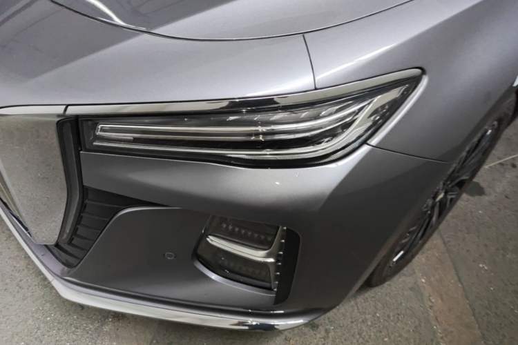 Used Hongqi H5 2025 2.0T Automatic Flag Edition – 500 000 Units Commemorative Version Left Front Headlight