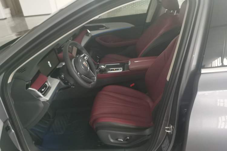 Used Hongqi H5 2025 2.0T Automatic Flag Edition – 500 000 Units Commemorative Version Left Front Seat