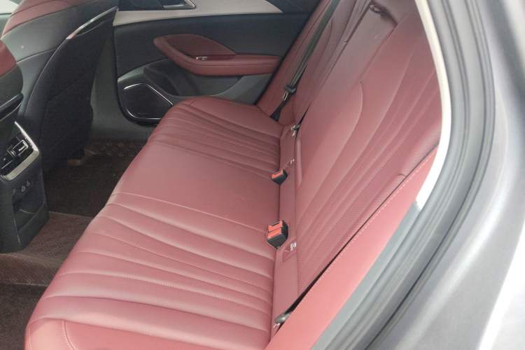 Used Hongqi H5 2025 1.5T DCT Qiyun 500 000th Unit Commemorative Edition Left Rear Seat