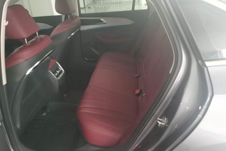 Used Hongqi H5 2025 2.0T Automatic Flag Edition – 500 000 Units Commemorative Version Left Rear Seat
