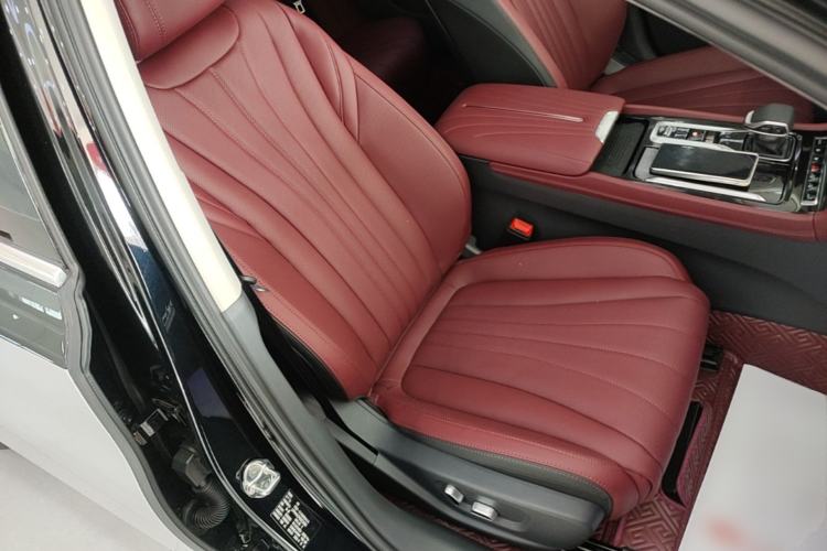 Used Hongqi H5 2025 2.0T Automatic Flag Edition – 500 000 Units Commemorative Version Right Front Seat
