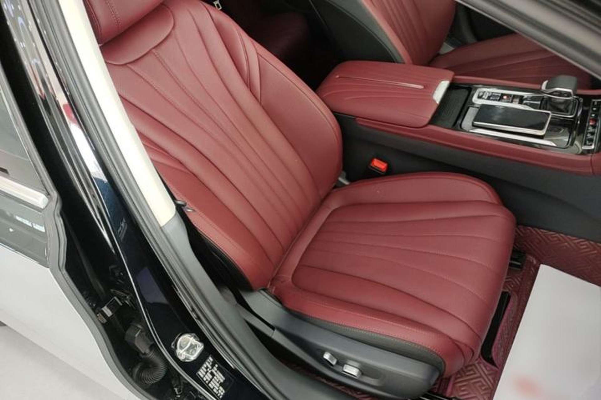 Used Hongqi H5 2025 2.0T Automatic Flag Edition – 500 000 Units Commemorative Version Right Front Seat