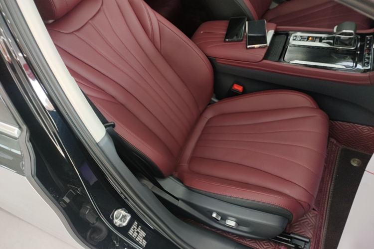 Used Hongqi H5 2025 2.0T Automatic Flag Edition – 500 000 Units Commemorative Version Right Front Seat