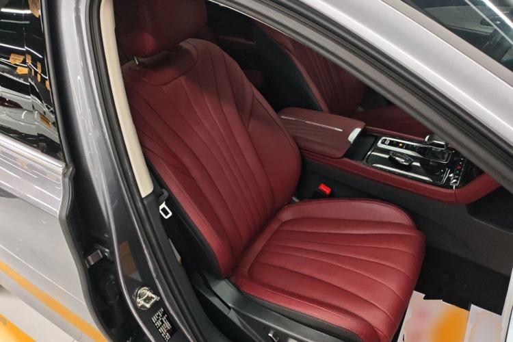 Used Hongqi H5 2025 2.0T Automatic Flag Edition – 500 000 Units Commemorative Version Right Front Seat