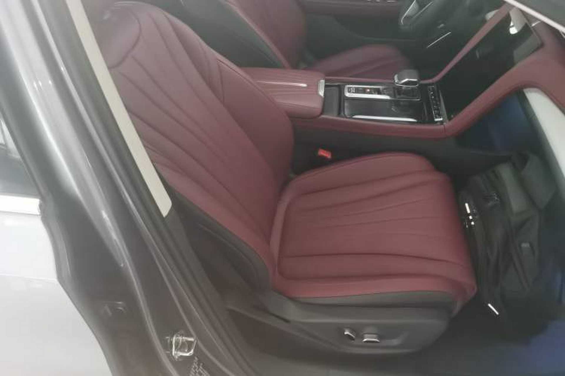 Used Hongqi H5 2025 2.0T Automatic Flag Edition – 500 000 Units Commemorative Version Right Front Seat