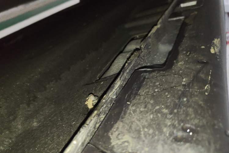 Used Hongqi H5 2025 2.0T Automatic Flag Edition – 500 000 Units Commemorative Version Right Side Sill