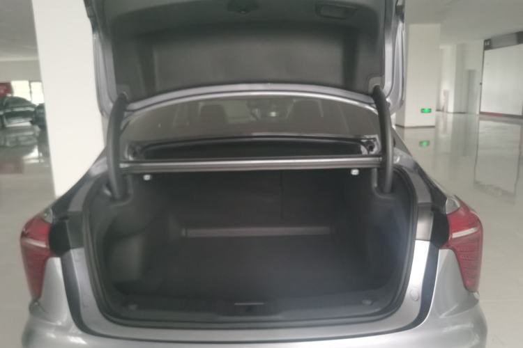 Used Hongqi H5 2025 2.0T Automatic Flag Edition – 500 000 Units Commemorative Version Trunk