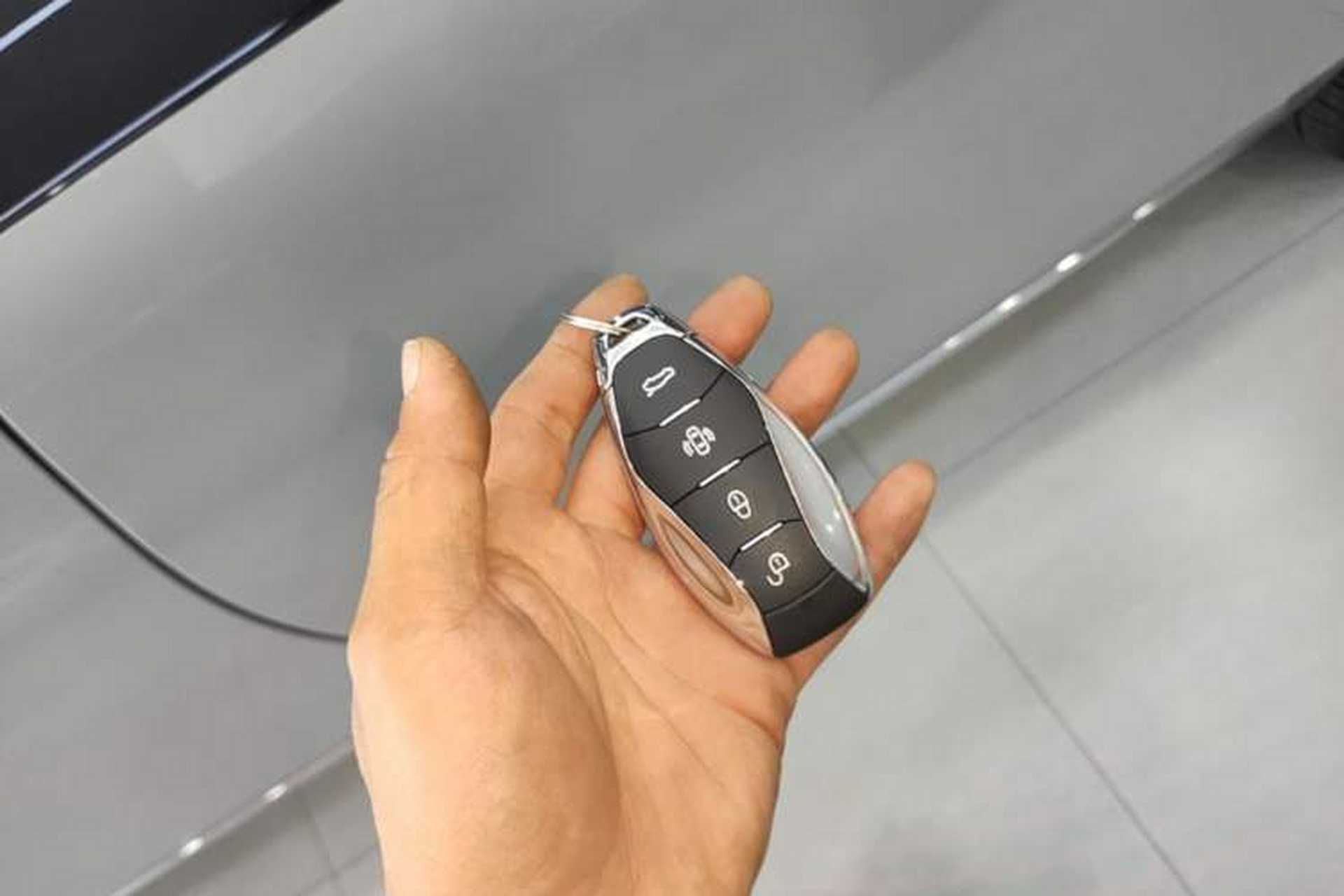 Used Hongqi H5 2025 2.0T Automatic Flag Edition – 500 000 Units Commemorative Version Vehicle Key