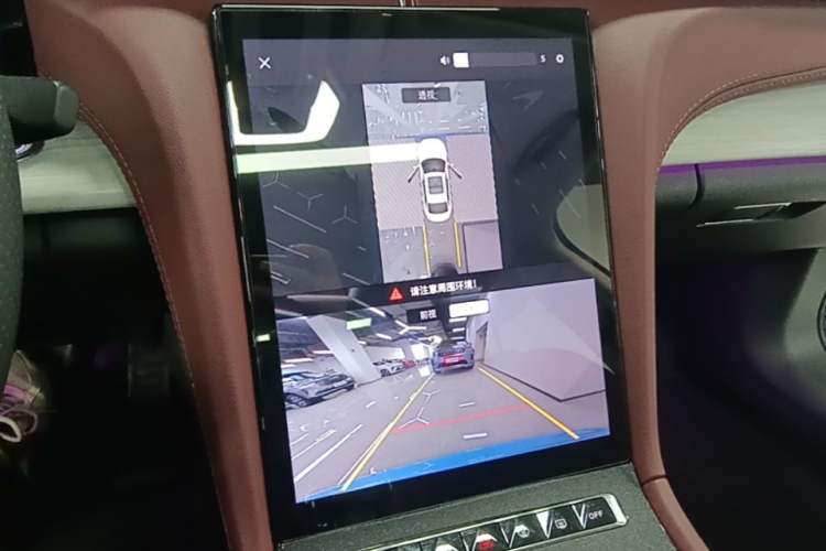 Used Hongqi H5 2025 2.0T Automatic Flag Edition – 500 000 Units Commemorative Version Audio And AC Panel