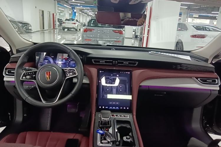 Used Hongqi H5 2025 2.0T Automatic Flag Edition – 500 000 Units Commemorative Version Center Console