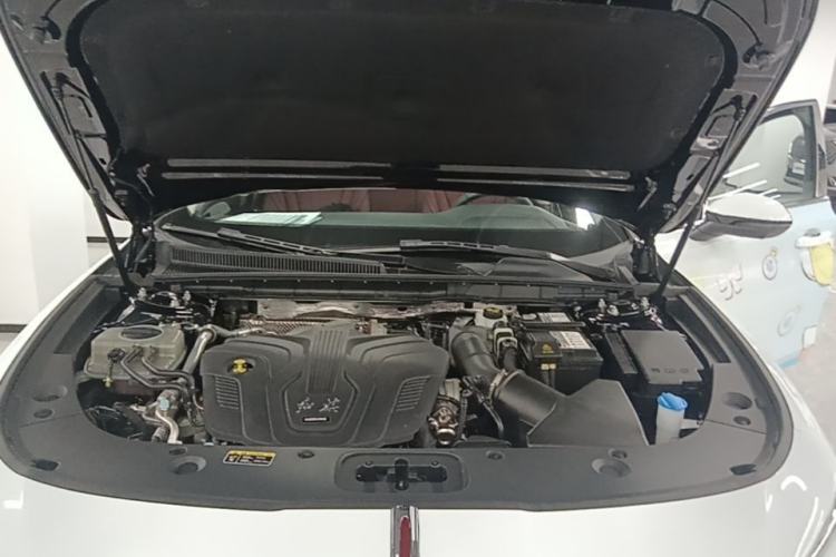 Used Hongqi H5 2025 2.0T Automatic Flag Edition – 500 000 Units Commemorative Version Engine Bay
