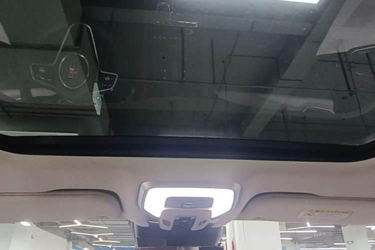 Used Hongqi H5 2025 2.0T Automatic Flag Edition – 500 000 Units Commemorative Version Headliner