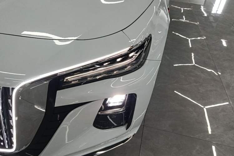 Used Hongqi H5 2025 2.0T Automatic Flag Edition – 500 000 Units Commemorative Version Left Front Headlight