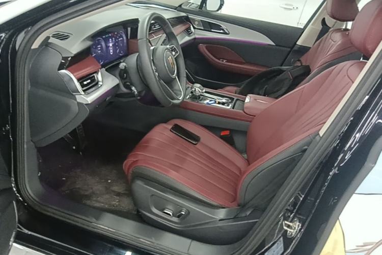 Used Hongqi H5 2025 2.0T Automatic Flag Edition – 500 000 Units Commemorative Version Left Front Seat