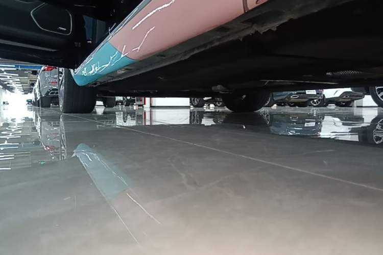 Used Hongqi H5 2025 2.0T Automatic Flag Edition – 500 000 Units Commemorative Version Left Side Sill