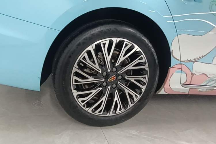 Used Hongqi H5 2025 2.0T Automatic Flag Edition – 500 000 Units Commemorative Version Right Rear Wheel Hub